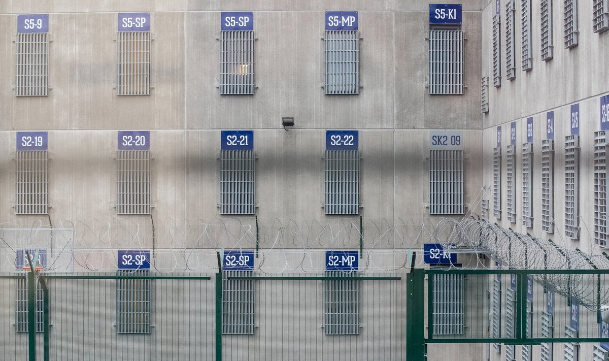 Uuringust lähtudes on Eesti vanglates vangide hinnangul kõige levinum probleem vanglaametnike ebaprofessionaalsus