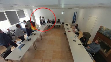 VIDEO | Aivar Pohlak tõukas ja siunas vallavolikogu saadikut