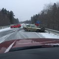 ФОТО и ВИДЕО: На шоссе Таллинн-Рапла-Тюри столкнулись два автомобиля. Движение нарушено