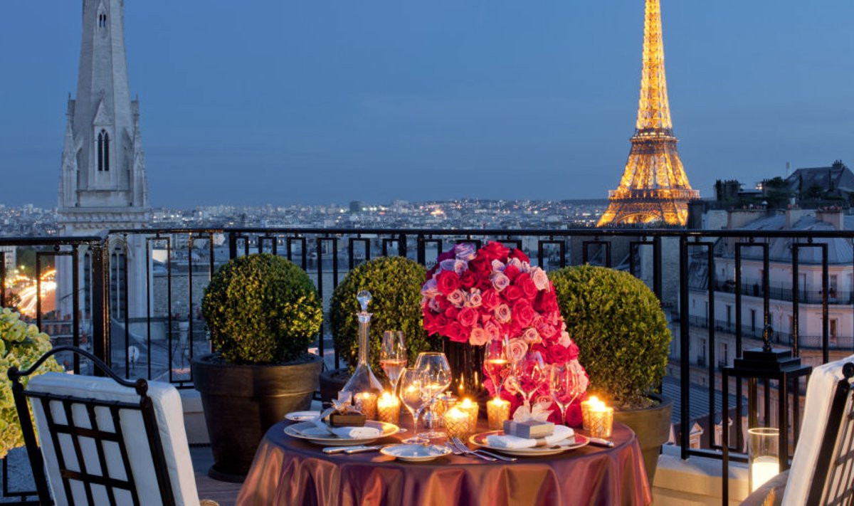Luksuslik Valentinipäev Pariisis: vaatega Eiffelile.