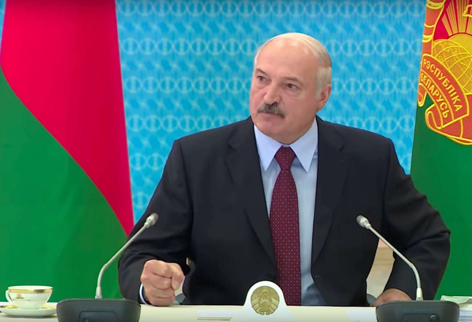 Лукашенко кулак