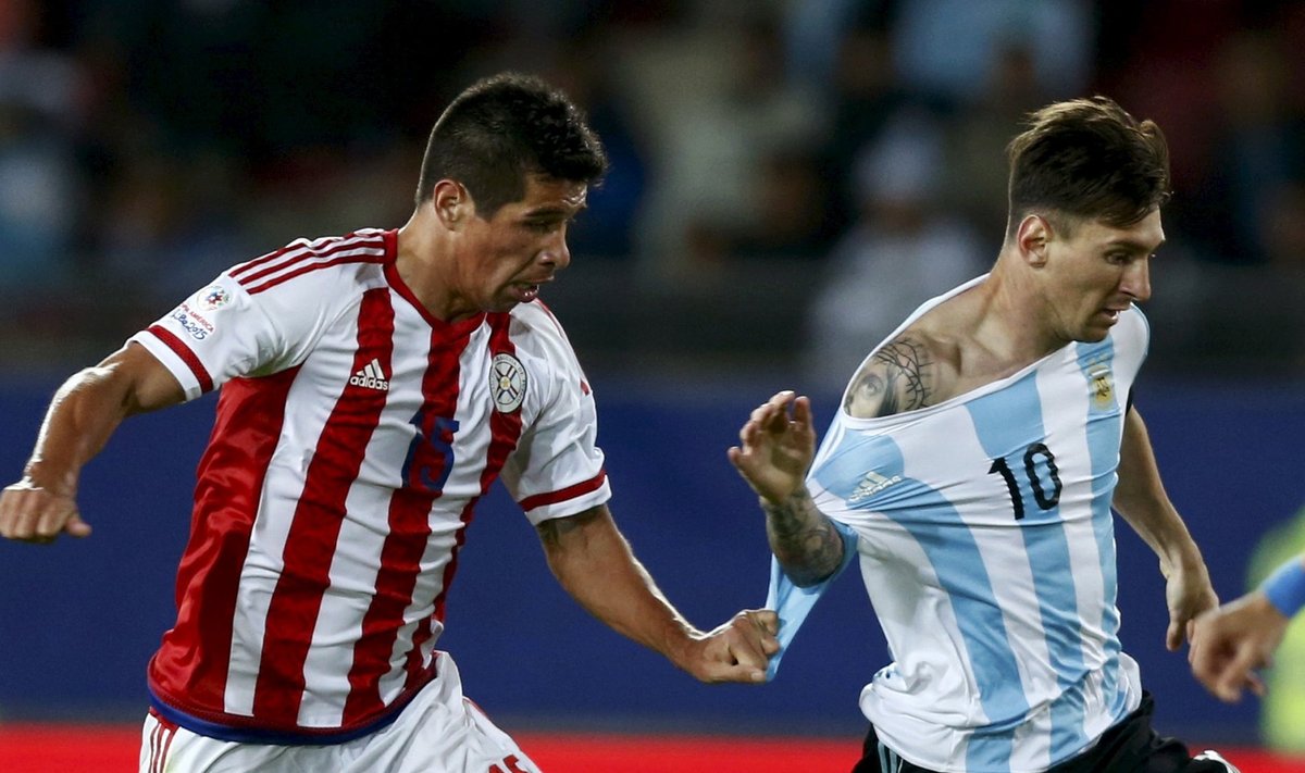 Paraguay's Caceres fouls Argentina's Messi during their first round Copa America 2015 soccer match at Estadio La Portada de La Serena in La Serena