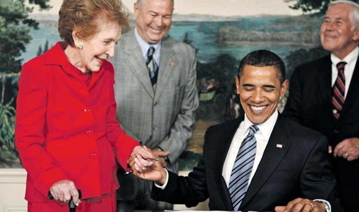 President Reagani lese Nancyga tahavad ühele pildile pääseda nii vabariiklased kui ka demokraadid – sh Barack Obama.