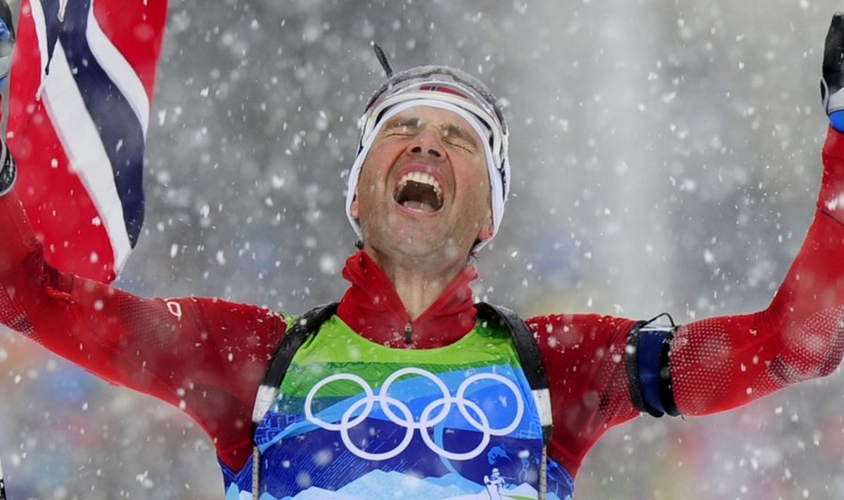 Norway's Ole Einar Bjoerndalen reacts after crossing the finish line after competing in the men's Biathlon 4 x 7.5 km relay at Whistler Olympic Park during the Vancouver Winter Olympics on February 26, 2010.   Norway won the gold medal.    AFP PHOTO / FRANCK FIFE
