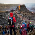 Islandil tunglesid tuhanded huvilised purskavat vulkaani vaatama