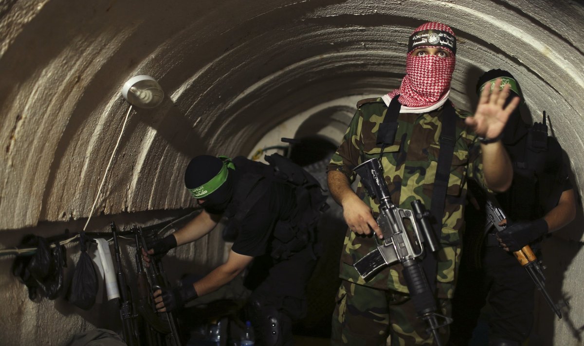 Hamas on kaevanud Gaza sektorisse maa alla lõputud tunnelid, kus hoida relvi.