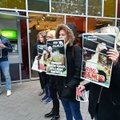 FOTOD | Loomakaitsjad protestisid Tallinnas ja Tartus Rimi munade päritolu vastu vastu