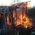 DELFI FOTOD: Soodevahe külas hävis tules taas üks aiamajake