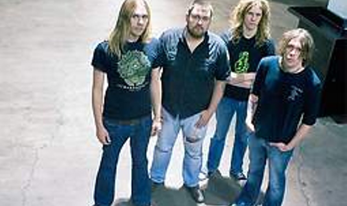NEVESIS: (vasakult) bassist Võsa, trummar Ken, kitarrist-vokalist Erks ja laulja Jay Ray. Kristel Sergo