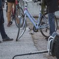DELFI FOTOD: Reformierakonna fraktsiooni linnaekskursioon lõppes tasakaaluliikuri ja jalgratta vahelise kokkupõrkega