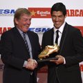 FOTOUUDIS: Pahapoiss Suárez sai kätte kuldse jalgpallisaapa