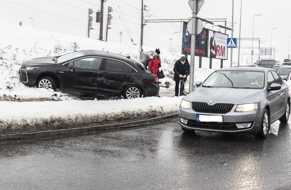 Коллапс на дороге. ДТП С 300 возле ситимола. Все коллапс на дорогах. Коллапс на дороге это простыми.