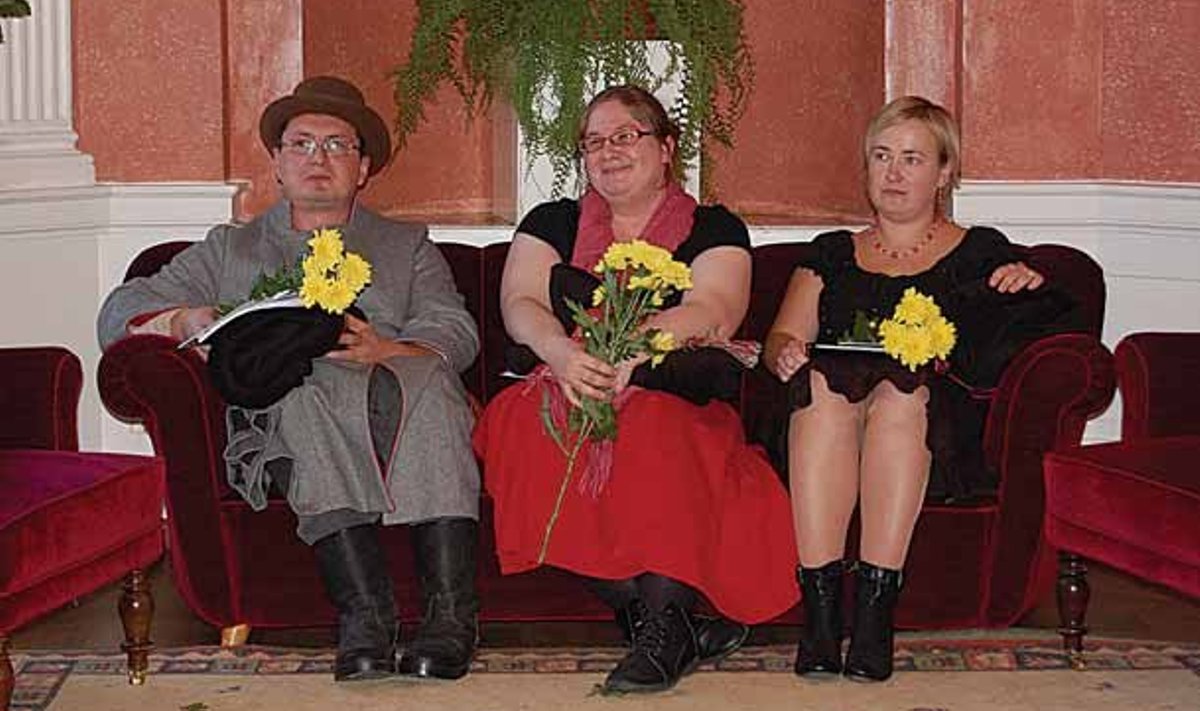 Hendrik Adamsoni murdeluulepreemiate pälvijad: Jan Rahman, Leila Smithson ja Anna-Liisa Vaher (Foto: Alar Karu)