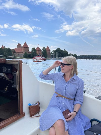 Ilusa ilmaga on Galvé järv otsast otsani veespordi nautijaid täis.