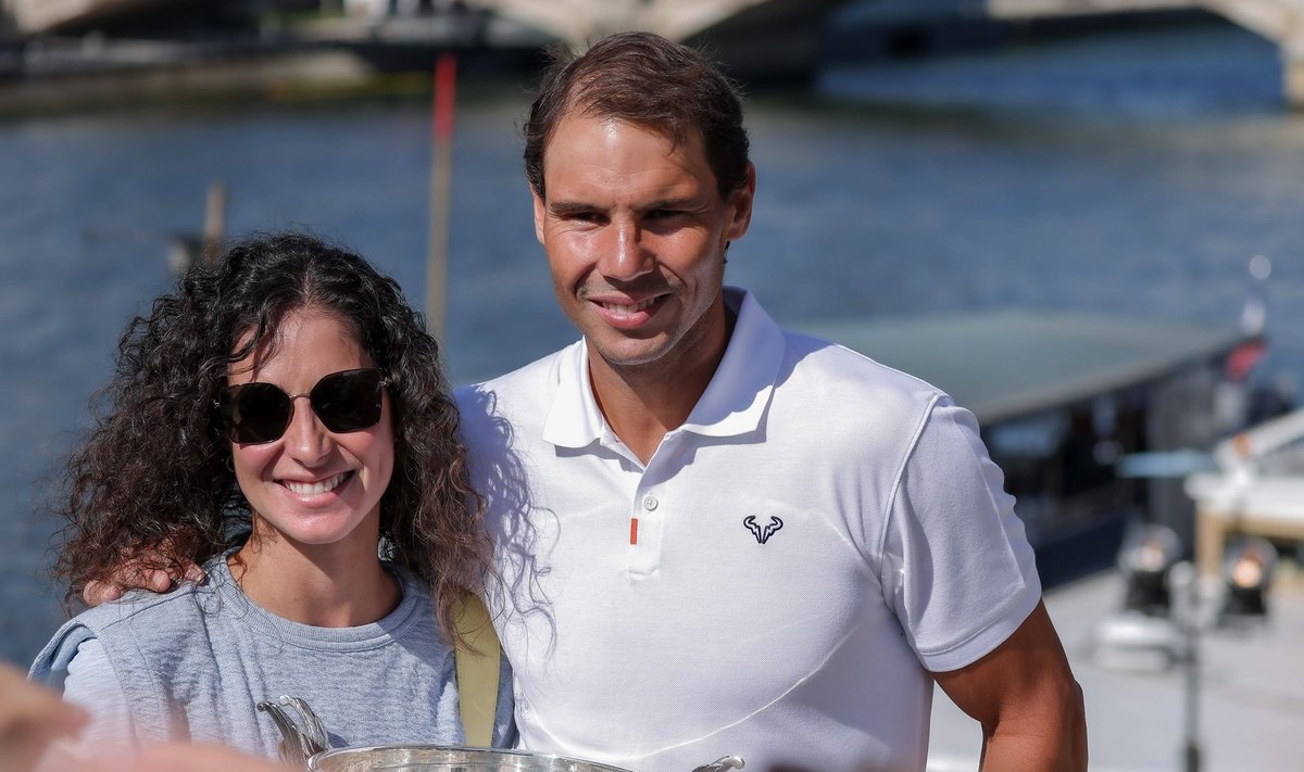 Rafael Nadal ja Mary Perello French Openi karikaga.