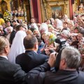 DELFI FOTOD: Patriarh Kirill sattus pühameest katsuda soovijate piiramisrõngasse