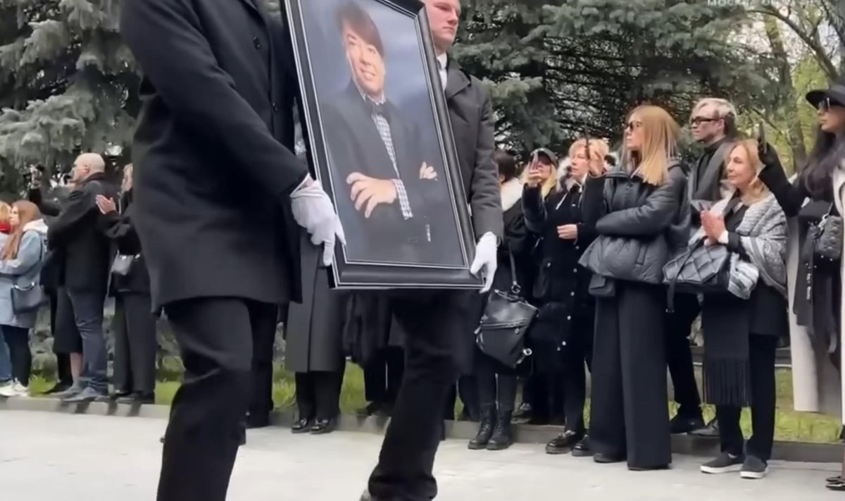 Звезды „раскололись“ на похоронах Валентина Юдашкина - Бублик