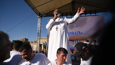Armeenias nõutakse vaimuliku juhtimisel tänavatel peaminister Pašinjani tagasiastumist