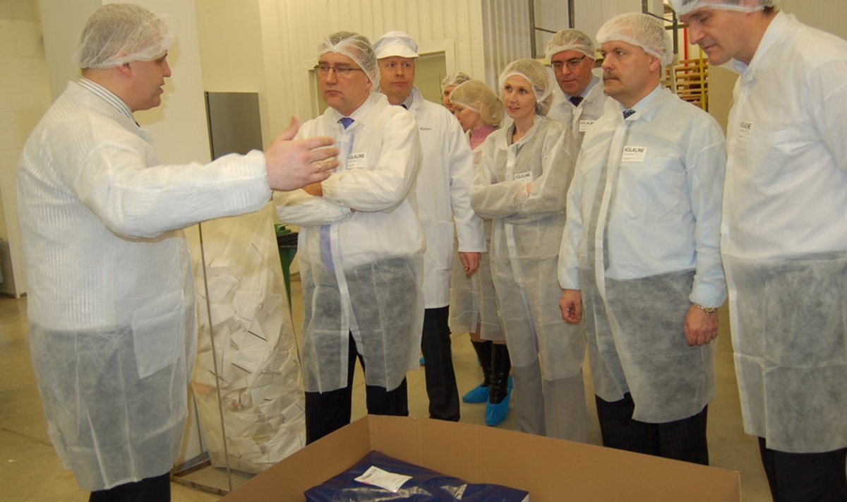 Saue Production OÜ tööstusmaitseainete tehast tutvustas juhataja Veiko Soone (vasakul). Foto: Sirje Piirsoo
