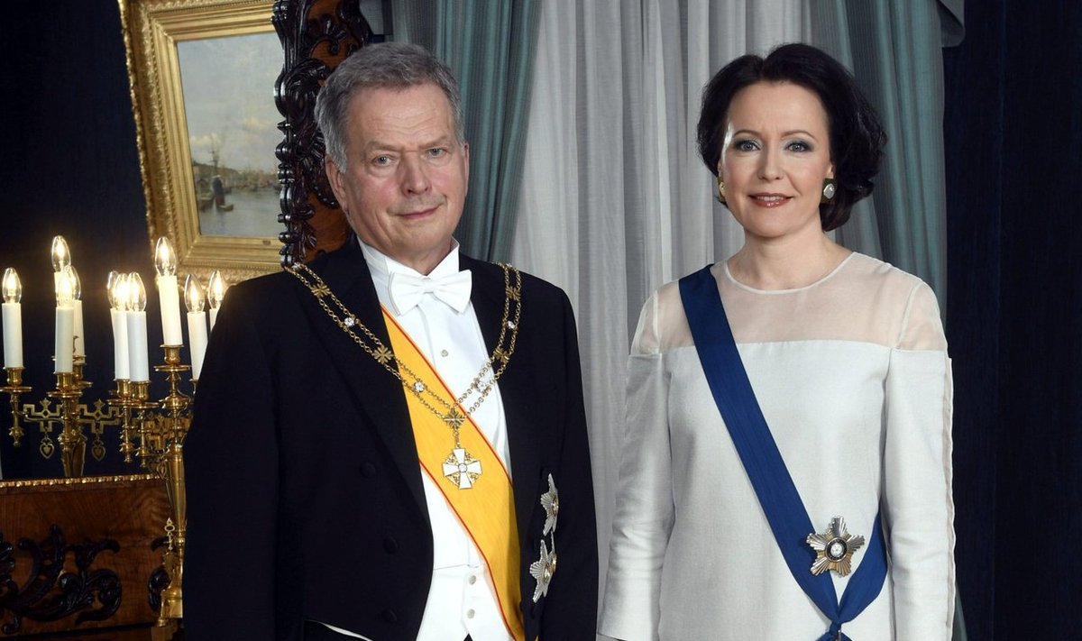 Soome president Sauli Niinisto ja tema naine Jenni Haukio, kes kannab kasepuust tehtud kleiti.
