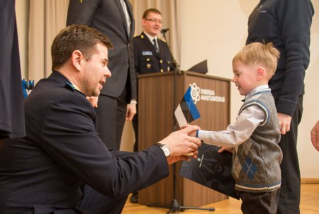 Церемония вручения детям свидетельства о гражданстве Эстонской Республики