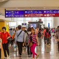 Hiinlased jooksevad pärast reisipiirangute lõppu lennupiletitele tormi, et end välismaal koroona vastu vaktsineerida