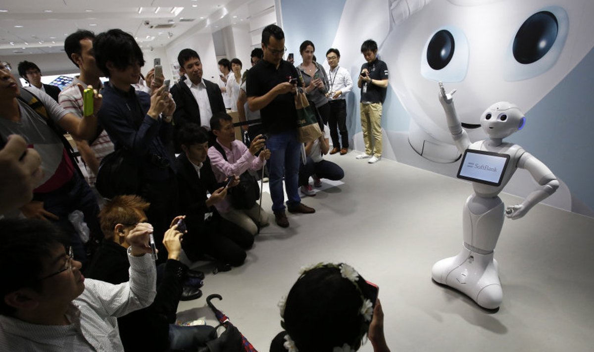 Üks keerulisemaid probleeme on inime  sekujuliste robotite käima õpetamine. Ka Jaapani ettevõte SoftBank Corp on oma robotiga Pepper sellest kõrvale hiilinud.