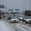 DELFI FOTOD | Peterburi teel Tallinnasse sissesõidul olid mitme avarii tõttu pikad liiklusseisakud