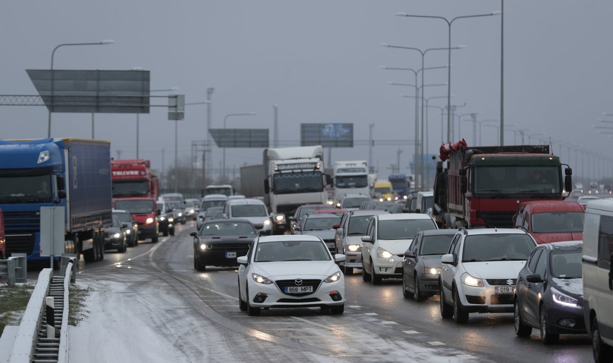 Liiklusõnnetused ja ummikud Peterburi teel