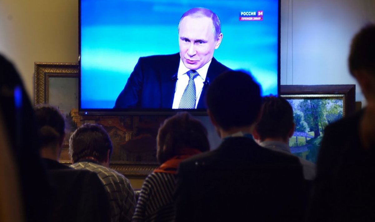 Владимир Путин выступает на телевидении