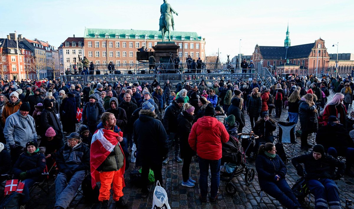 Christiansborgi palee naabruses oli juba hommikul palju rahvast.