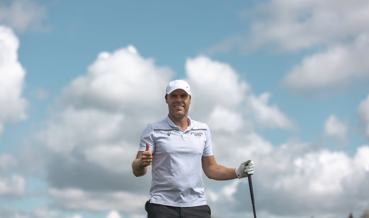 Joel Lindpere golfiväljakul.