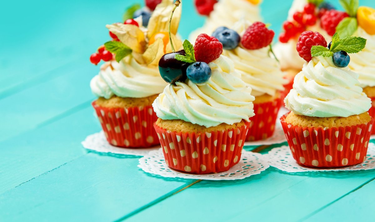 Cupcakes,With,Summer,Berries,On,Blue,Wooden,Table