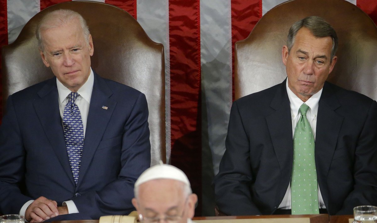 Kongressi toonane spiiker John Boehner (paremal) 2015. aastal toonase asepresidendi Joe Bideni ja paavst Franciscusega Washingtonis