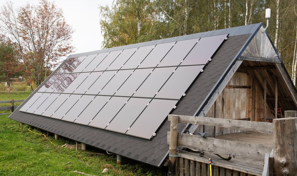 Päikesepaneelid toodavad sageli rohkem elektrit, kui pere ise jõuab ära kasutada. Siis oleks vaja energia salvestamiseks akusid.