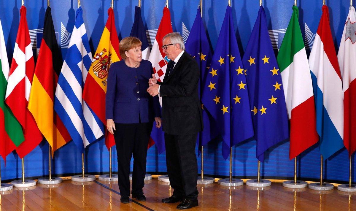 Eesti lippu mitte kuskil: Saksamaa liidukantsler Angela Merkel ja Euroopa Komisjoni president Jean-Claude Juncker eile Brüsselis.