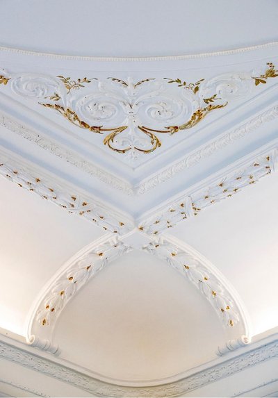 EV Moskva suursaatkond – ajaloolise hoone interjööride restaureerimine, kipsdekoor, valgustid uksed, aknad