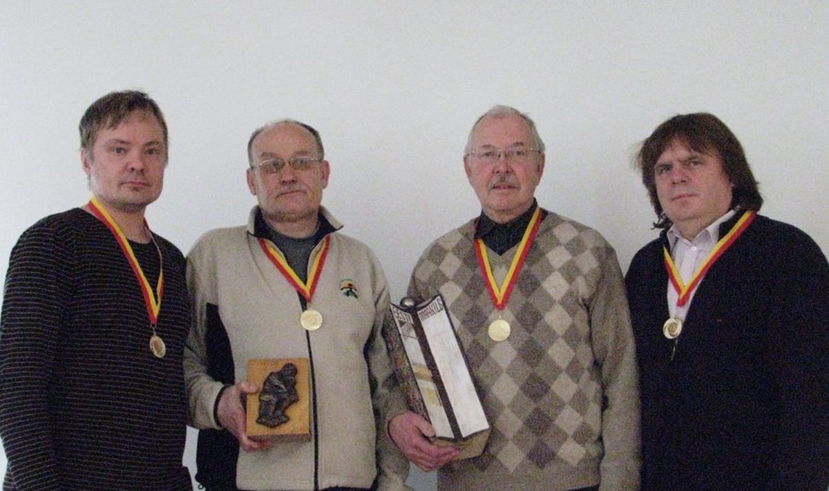 Saue mälumängurid tegid ajalugu. Tammetark võitis ja Sammas tuli seitsmendaks. Pildil võitjad vasakult: Villu Tamm, Villu Liiv, Vello Toomik ja Indrek Salis.