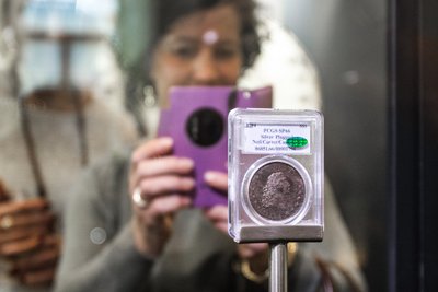 Tallinna saabus maailma kalleim münt ehk esimene Ameerika Ühendriikides vermitud dollar, mis müüdi 2013. aasta oksjonil 10 016 875 USA dollari eest, püstitades hinna maailmarekordi. Münti sai oma silmaga näha Ajaloomuuseumis.