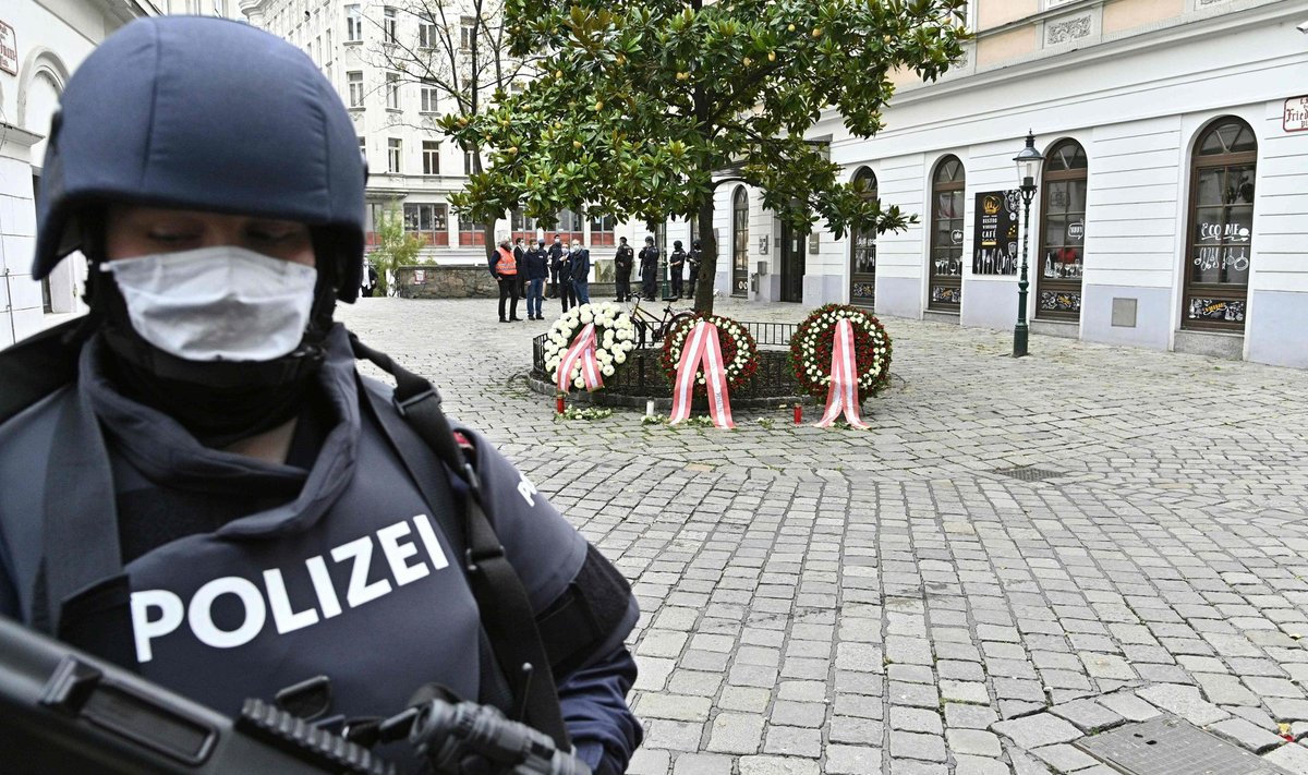 Viini kesklinnas valvab politsei paiku, kus toimus eile õhtul terrorirünnak. 