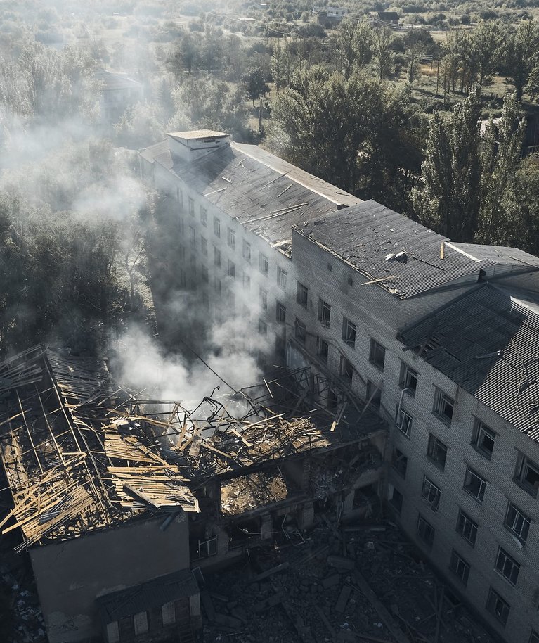 Psühhiaatriakliiniku varemed pärast Kramatorski öist pommitamist. 7. august 2022