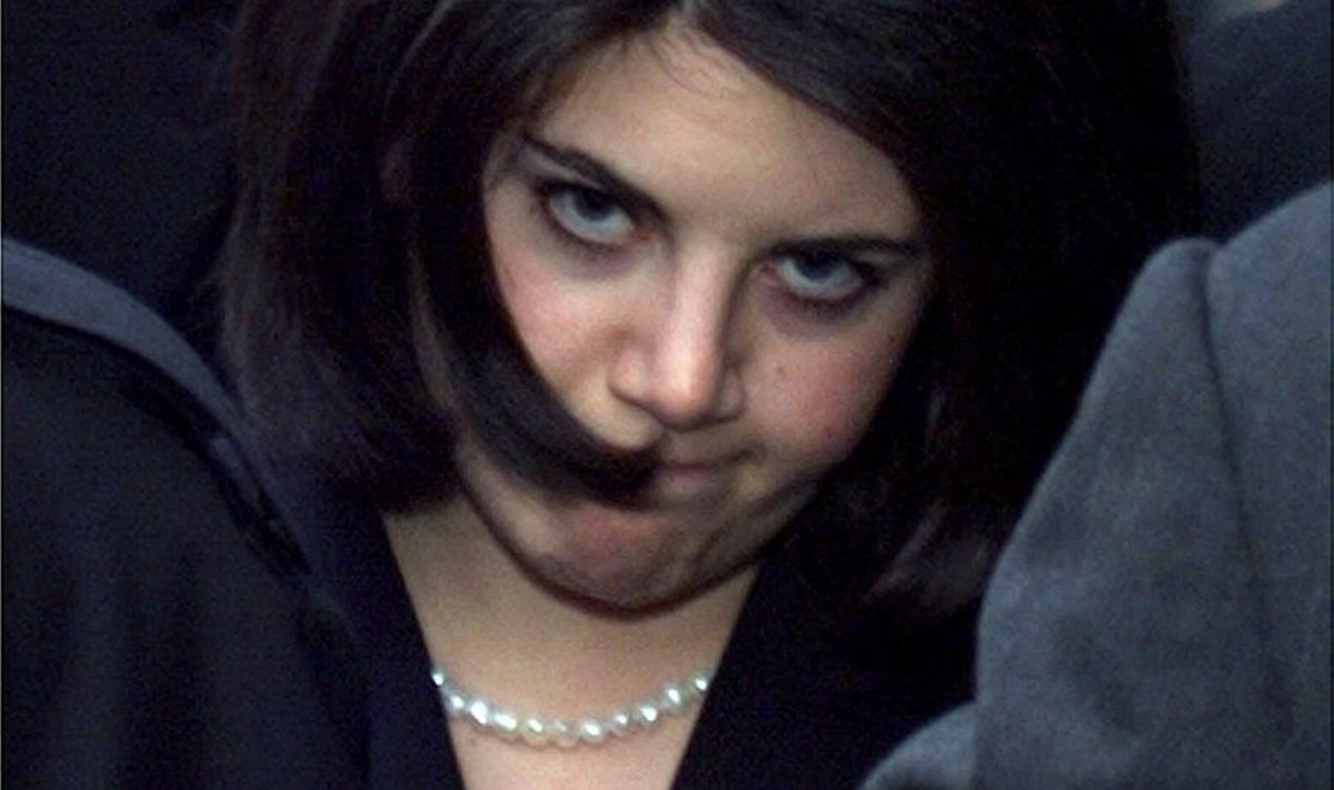 ** FILE ** Monica Lewinsky, walks back to a hotel in Washington in this Feb. 2, 1999 file photo. Chelsea Clinton is spending long days on the campaign trail, smoothly telling college crowds about her mother's positions on health care, student-loan costs, the Darfur crisis and gay rights. One other question popping up lately, though, is about The Other Woman. (AP Photo/Greg Gibson, File) / SCANPIX Code: 436