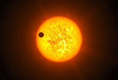 Fotomeetrilises meetodis eksoplaneetide avastamiseks mõõdetakse tähtedelt heledust ning otsitakse sealt perioodilisi muutusi. Pange kindlasti tähele – see pilt siin on kunstniku nägemus, ühegi teleskoobiga ei ole võimalik midagi niisugust näha