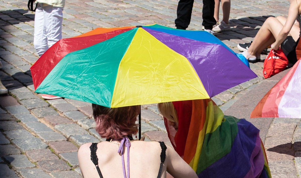 Vikerkaarevihmavari Tartu Pride'il