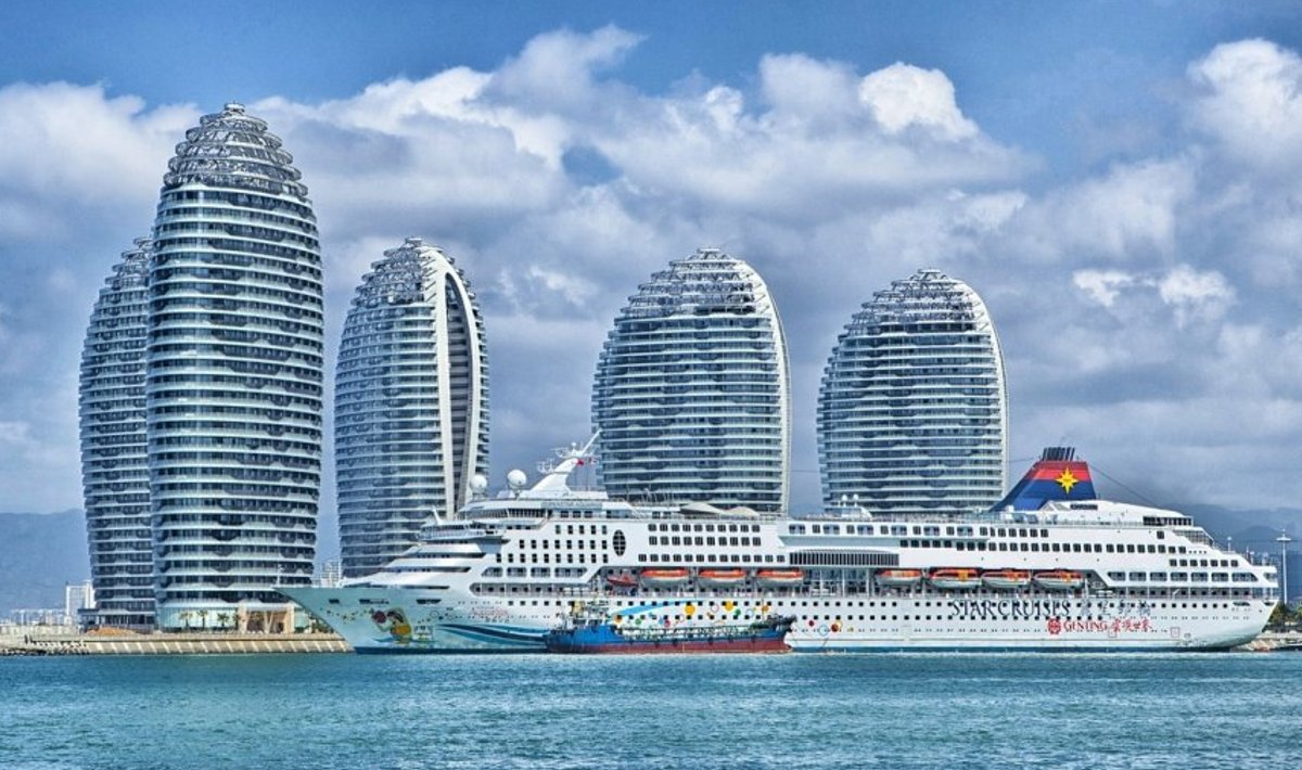 Üks väiksem kruiisilaev Hainanis, mis saab peagi suure maailmatasemel konkurendi.