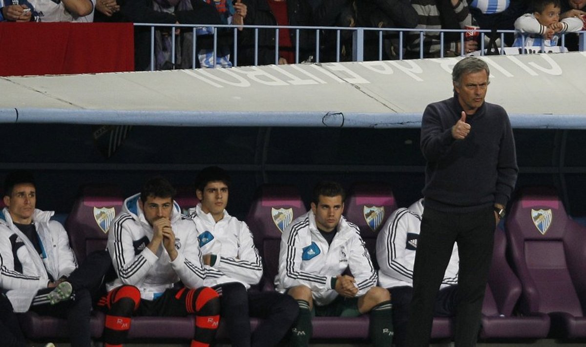 José Mourinho ja Iker Casillas (vasakult teine) mängus Malagaga.