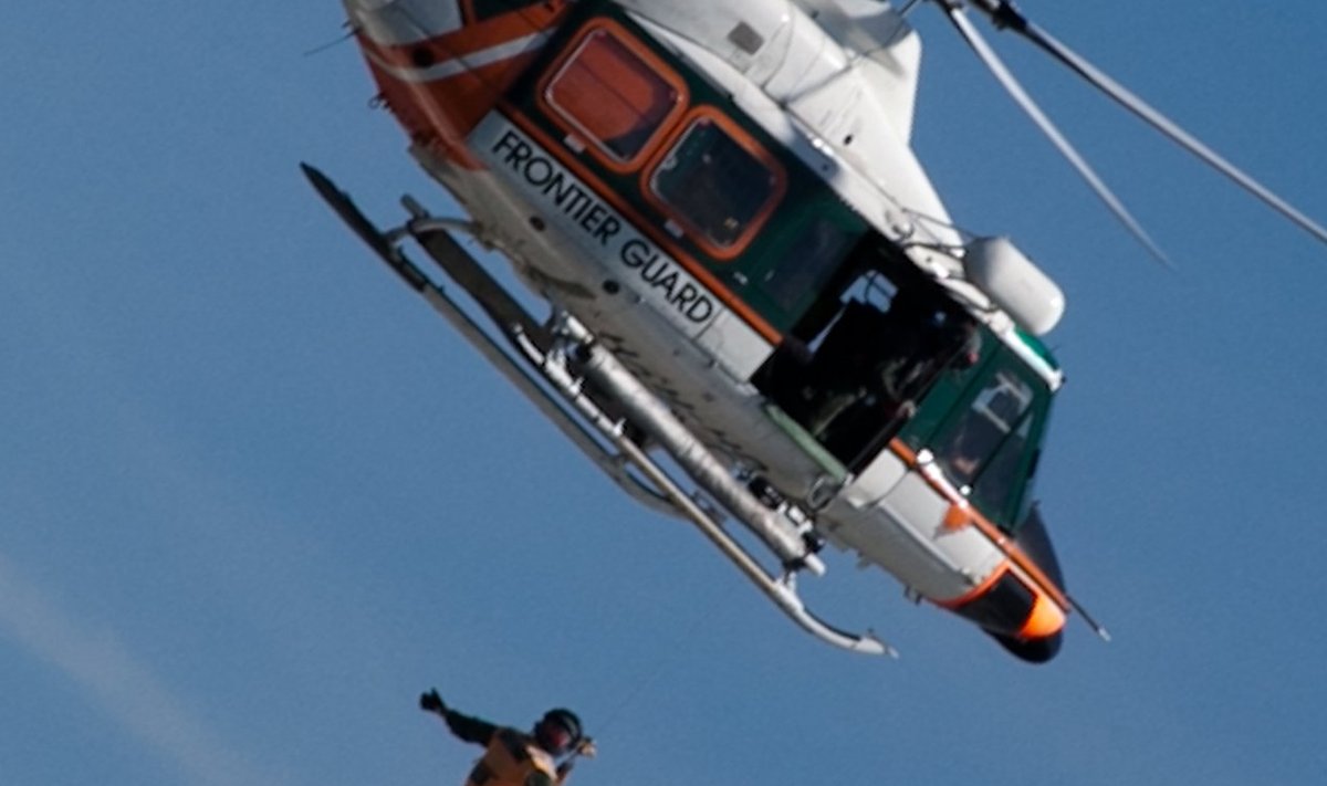 Aprillikuise õnnetuse ajal oli PPA helikopter parajasti Tallinnas. Päästjatel oli otstarbekam sõita õnnetuskohta mööda maad, päästepaat haakes. Pildil on hetk merepäästeõppustelt.