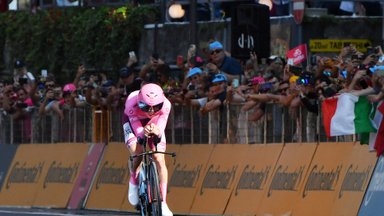 VIDEO | Giro d’Italia: Tadej Pogacar  kasvatas temposõiduga konkurentide ees edu