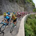 VIDEO | Skandaal: Tour de France'ilt eemaldati kaks peagrupi ees pukslema läinud ratturit