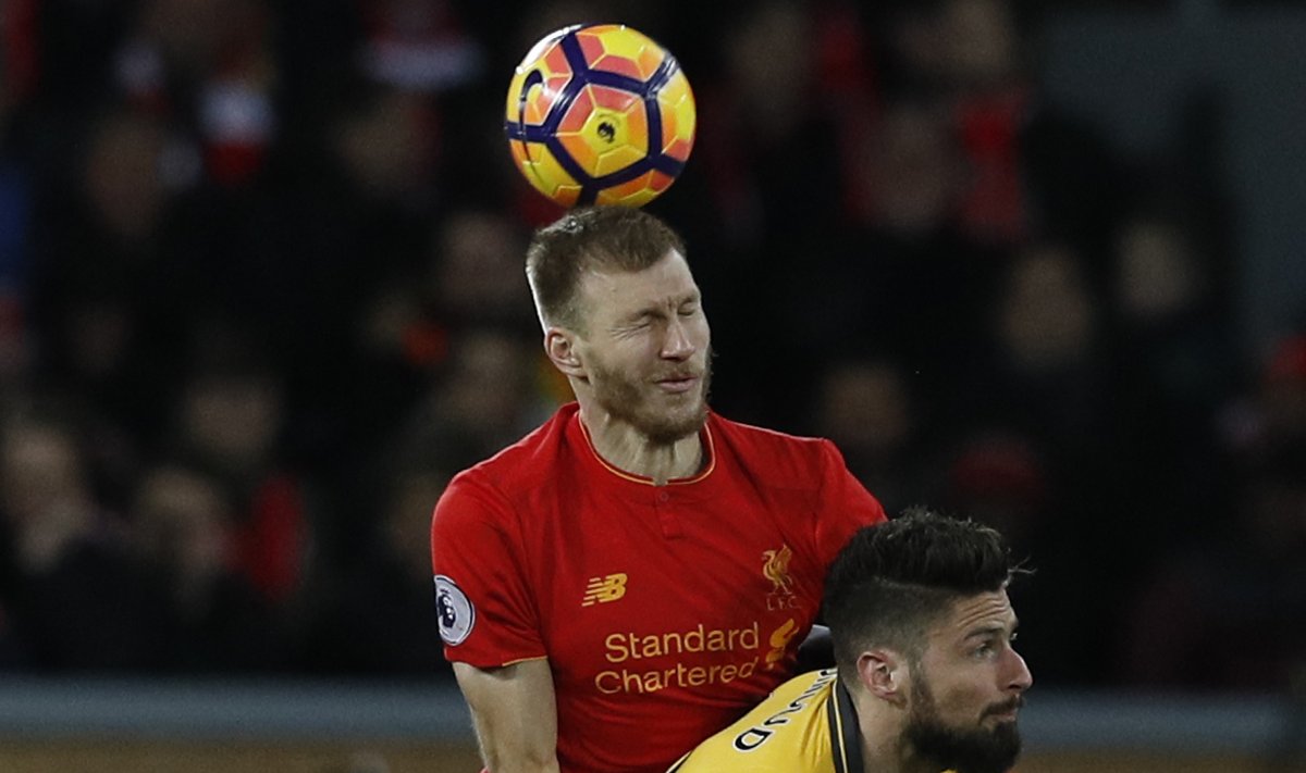 Ragnar Klavan sai Arsenali ründaja Olivier Giroud’ga kenasti hakkama.